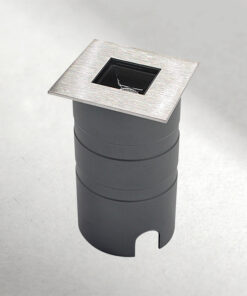 SORO - Luminaria LED tipo bala de piso cuadrada.
