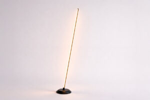 SKAUN - Luminaria LED de piso 15W Luz Cálida